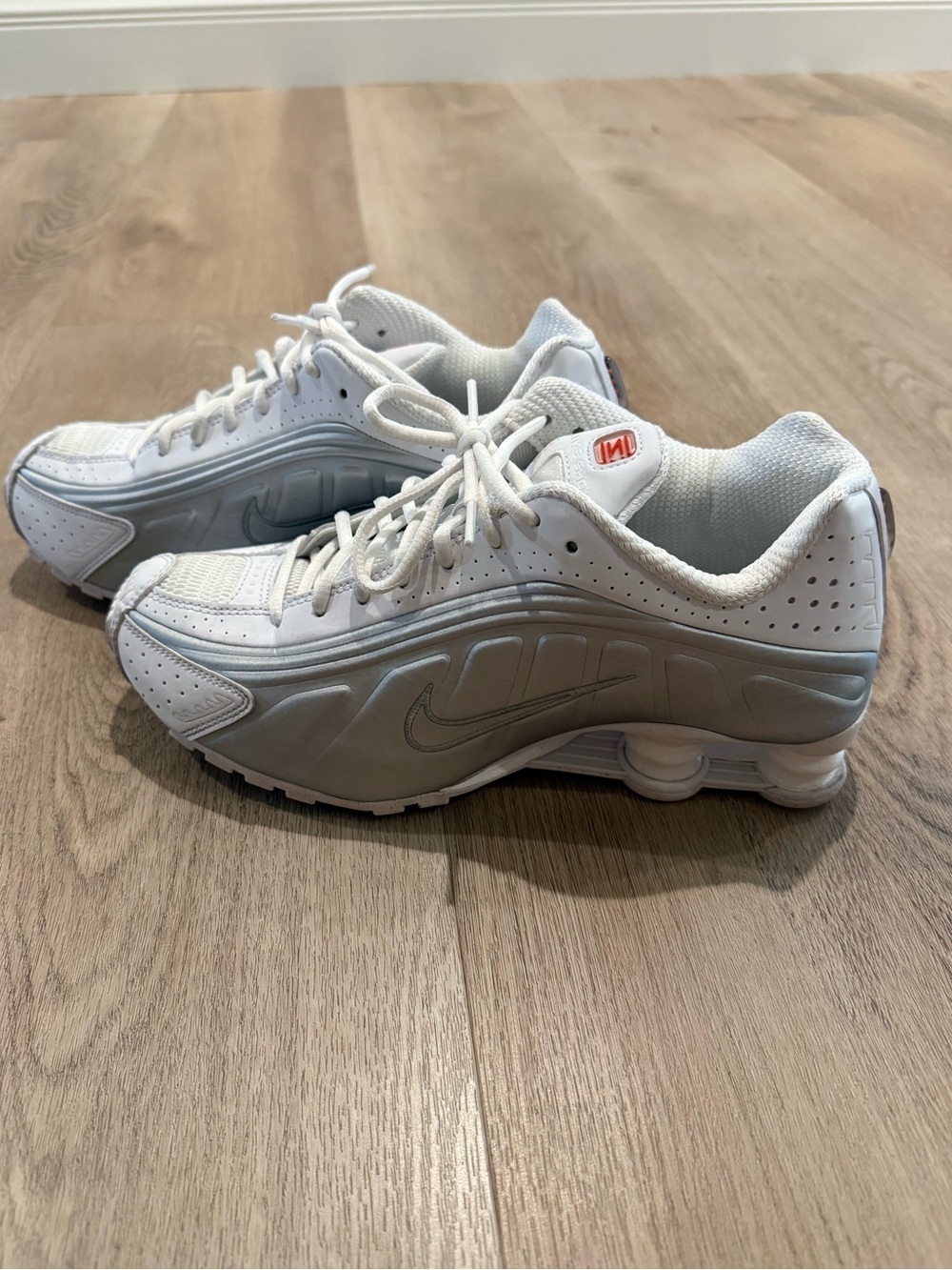 Nike Shox Women size 8.5 white/silver